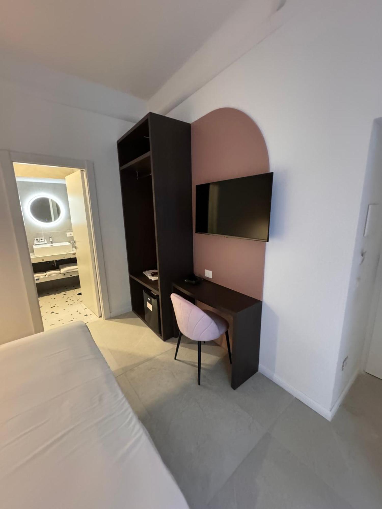 Hotiday Room Collection - Napoli Museo Suite Exterior foto